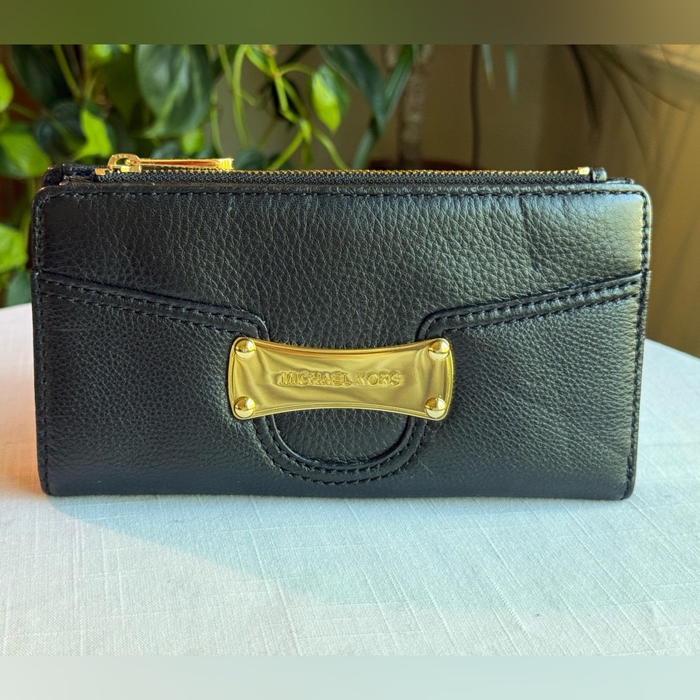 Michael Kors Black Pebbled‎ Leather Credit Card Zipper Pocket Bifold Wallet
